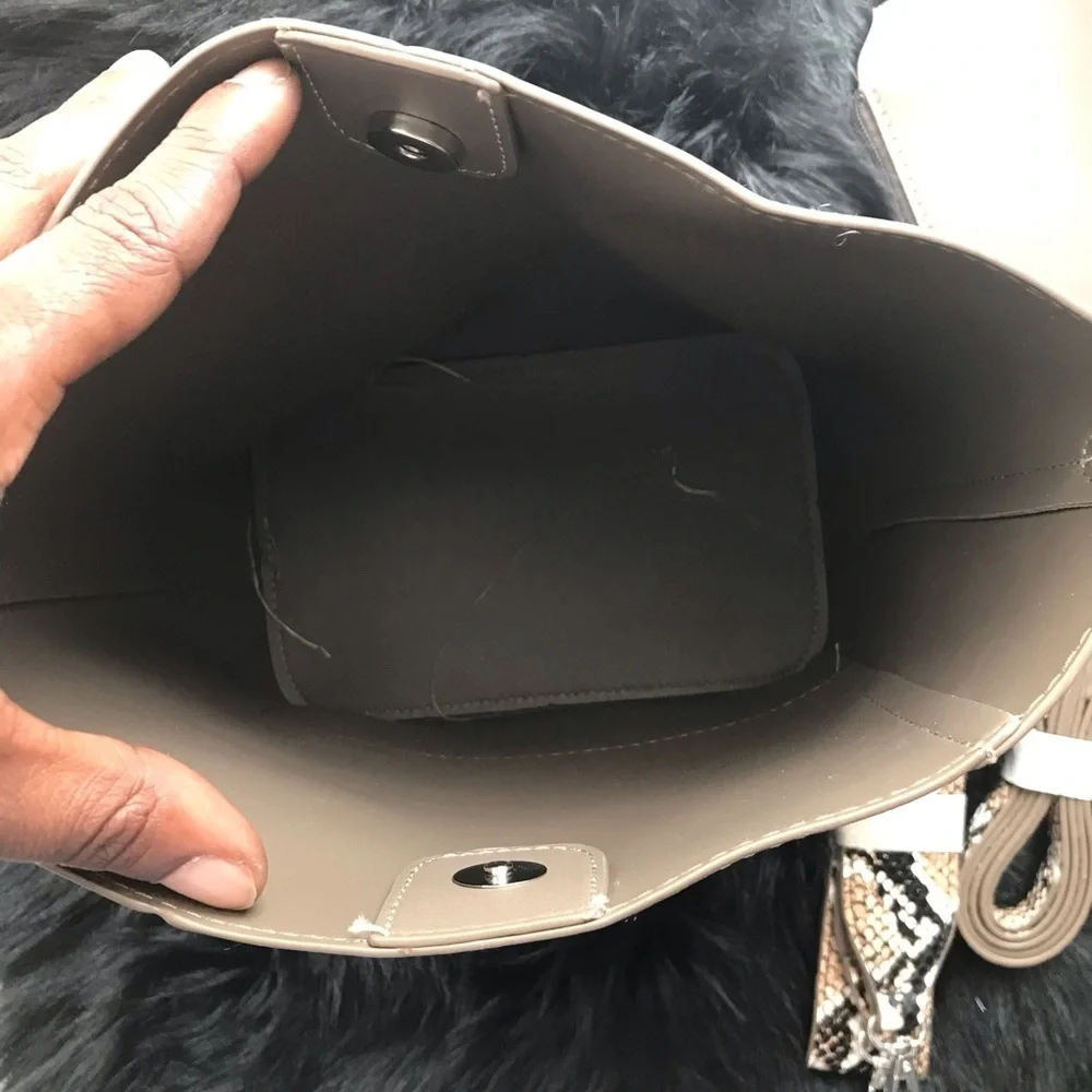 TAUPE LEATHER SHOULDER BAG SNAKESKIN PRINT STRAP